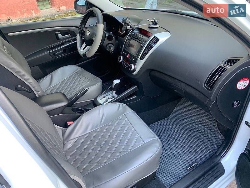 Хетчбек Kia Ceed 2010 в Хмельницькому