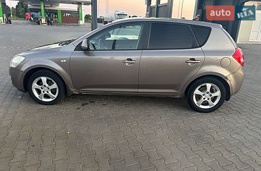 Хэтчбек Kia Ceed 2008 в Луцке
