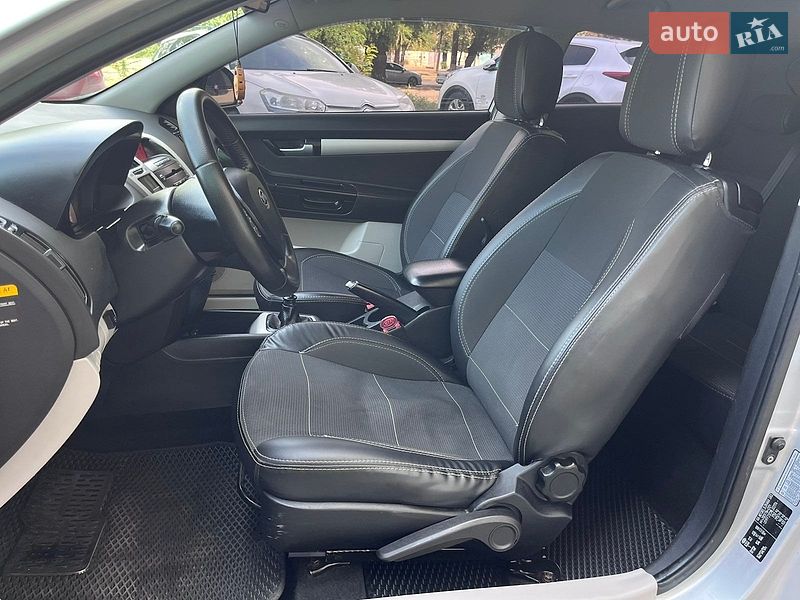 Хетчбек Kia Ceed 2008 в Миколаєві