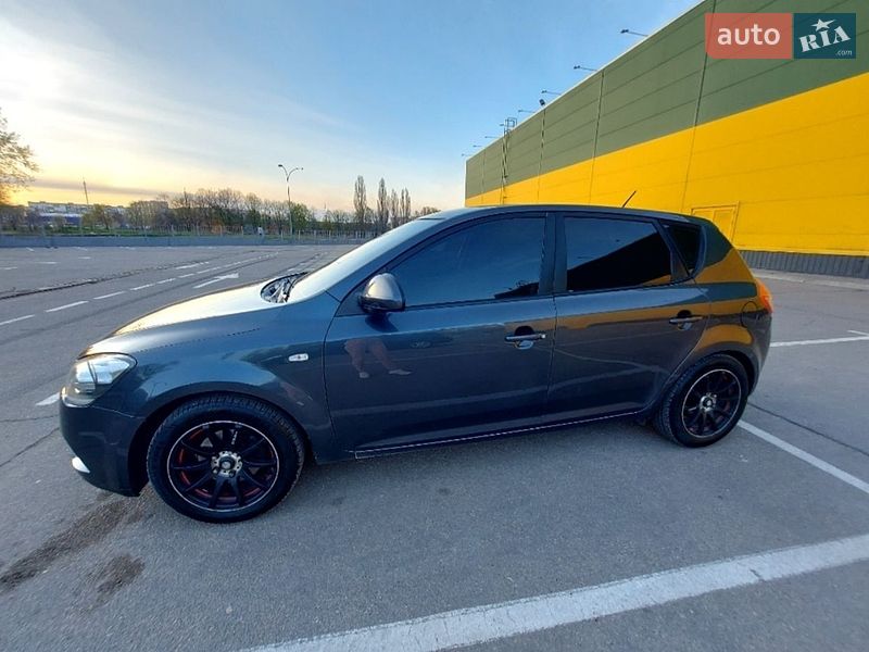 Хетчбек Kia Ceed 2009 в Кропивницькому