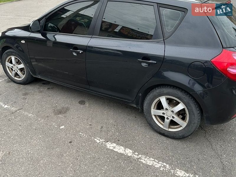 Хэтчбек Kia Ceed 2007 в Каменском