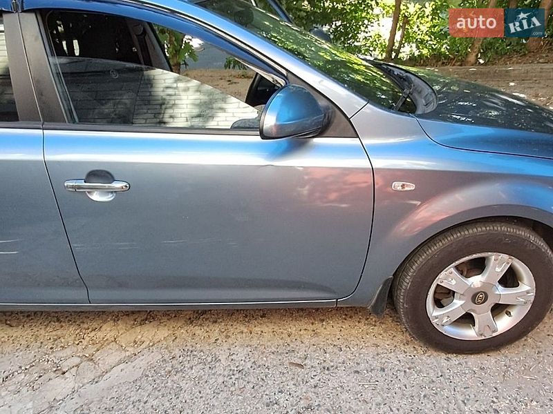 Хэтчбек Kia Ceed 2008 в Харькове