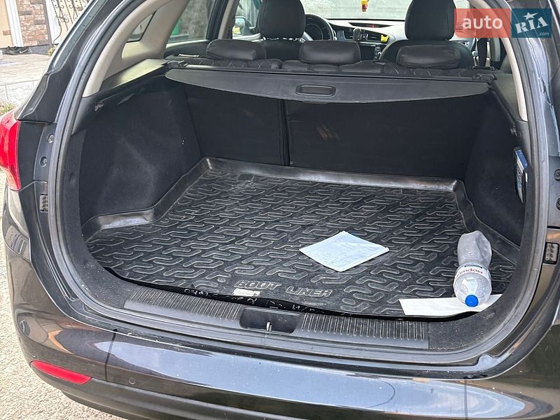 Универсал Kia Ceed 2013 в Ужгороде