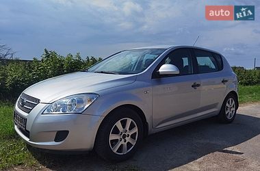 Хэтчбек Kia Ceed 2007 в Сарнах