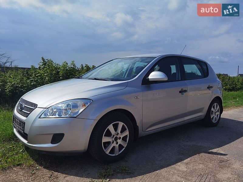 Хэтчбек Kia Ceed 2007 в Сарнах