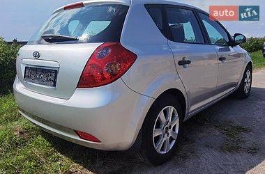 Хэтчбек Kia Ceed 2007 в Сарнах