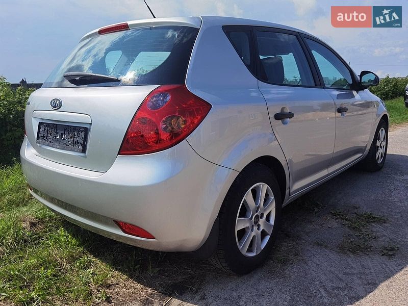 Хэтчбек Kia Ceed 2007 в Сарнах