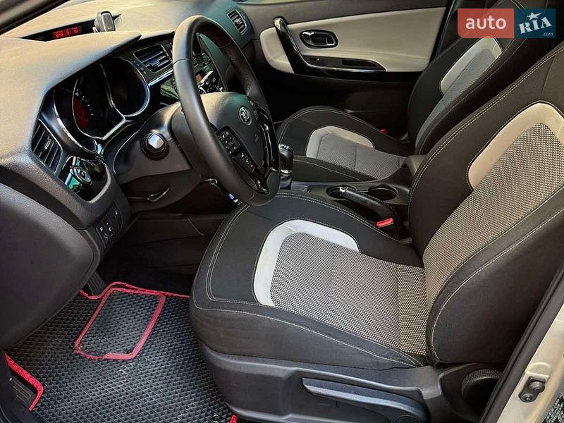 Хэтчбек Kia Ceed 2012 в Ирпене