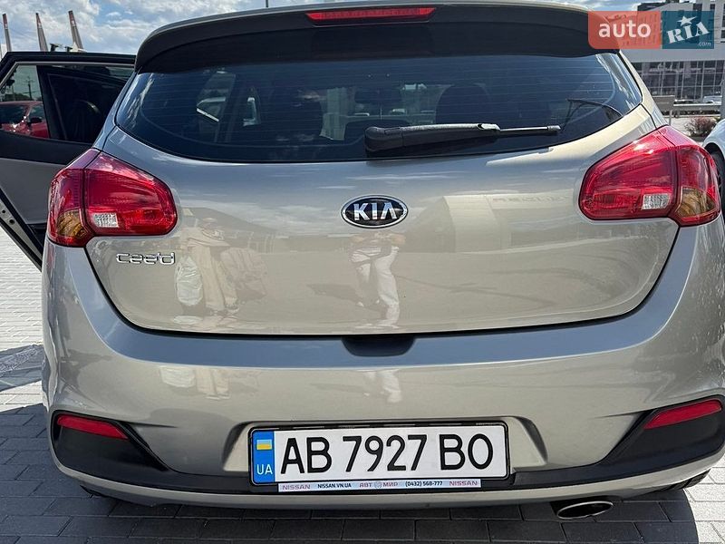 Хэтчбек Kia Ceed 2012 в Ирпене