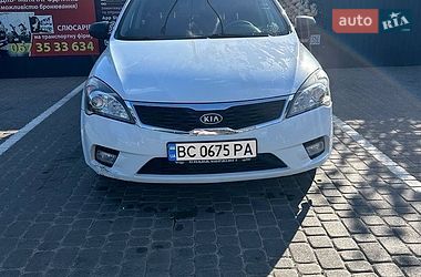 Хэтчбек Kia Ceed 2011 в Жовкве