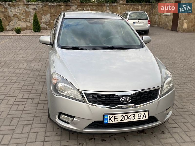 Хетчбек Kia Ceed 2010 в Кам'янському