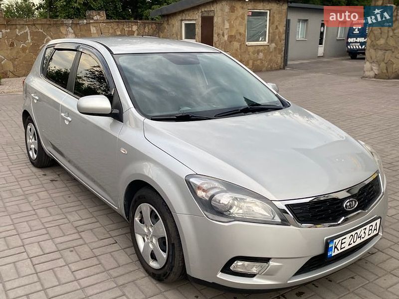 Хетчбек Kia Ceed 2010 в Кам'янському
