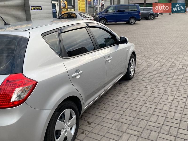Хетчбек Kia Ceed 2010 в Кам'янському