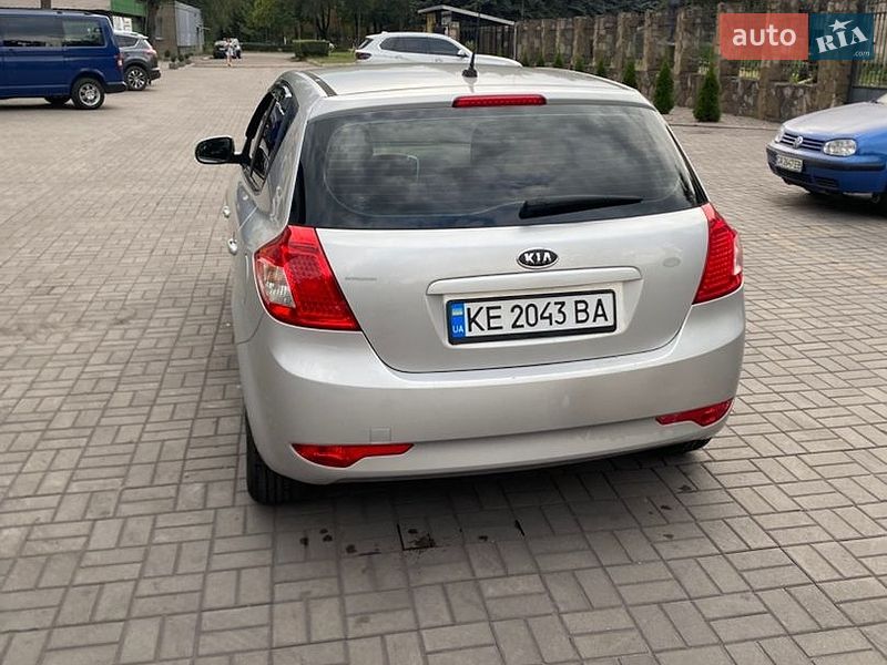 Хетчбек Kia Ceed 2010 в Кам'янському