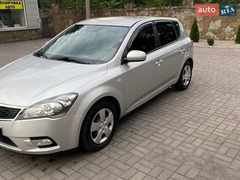 Хетчбек Kia Ceed 2010 в Кам'янському
