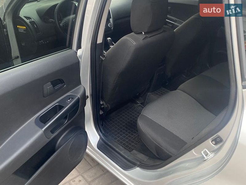 Хетчбек Kia Ceed 2010 в Кам'янському