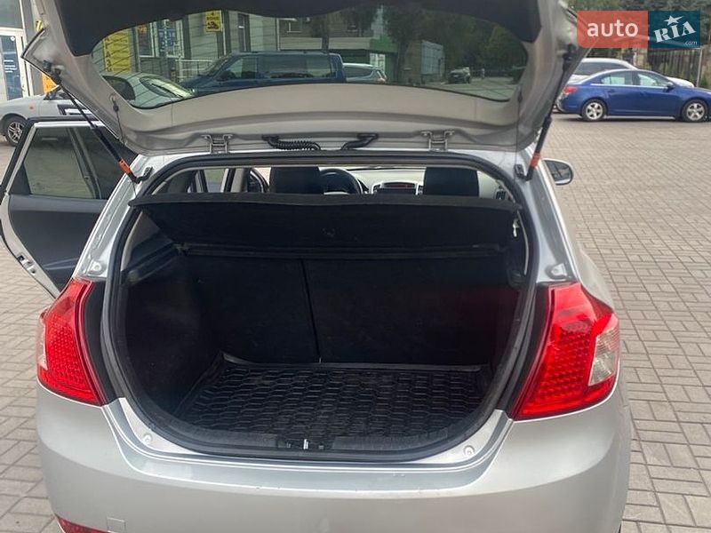 Хетчбек Kia Ceed 2010 в Кам'янському