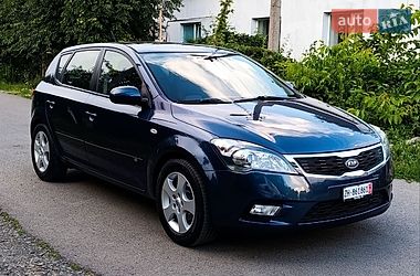 Хэтчбек Kia Ceed 2010 в Луцке