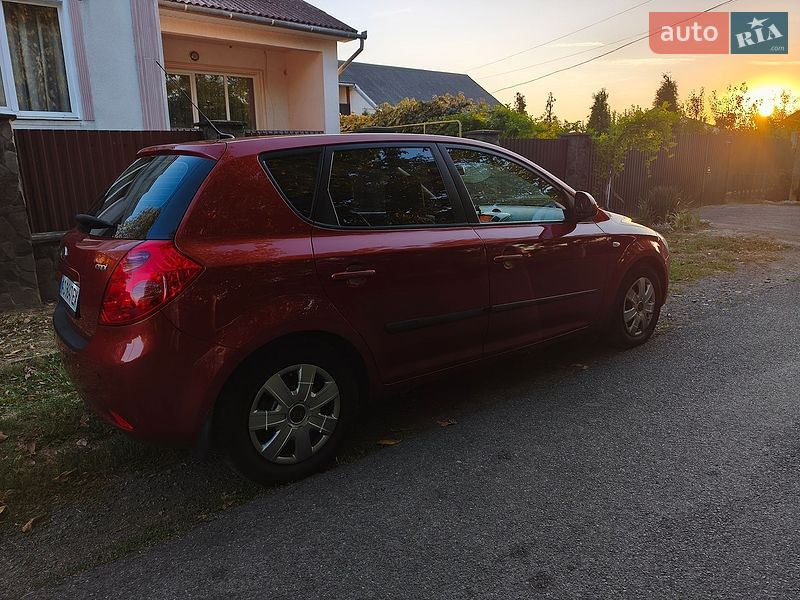 Хетчбек Kia Ceed 2008 в Ужгороді