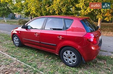 Хетчбек Kia Ceed 2008 в Ужгороді