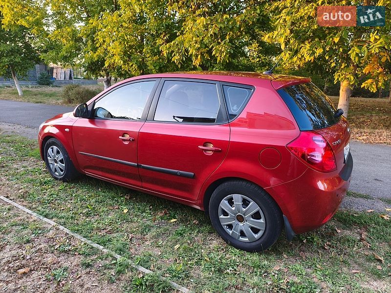 Хетчбек Kia Ceed 2008 в Ужгороді