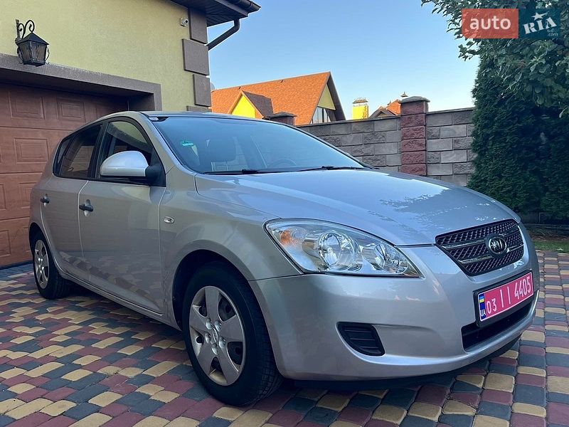 Хэтчбек Kia Ceed 2008 в Луцке