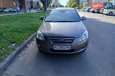 Хэтчбек Kia Ceed 2008 в Киеве