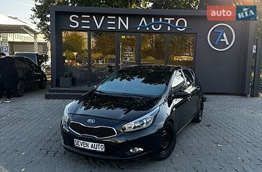 Хэтчбек Kia Ceed 2012 в Черновцах