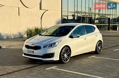 Хэтчбек Kia Ceed 2016 в Луцке