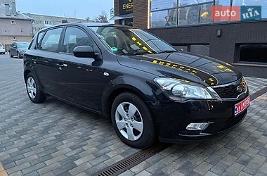 Хэтчбек Kia Ceed 2009 в Луцке