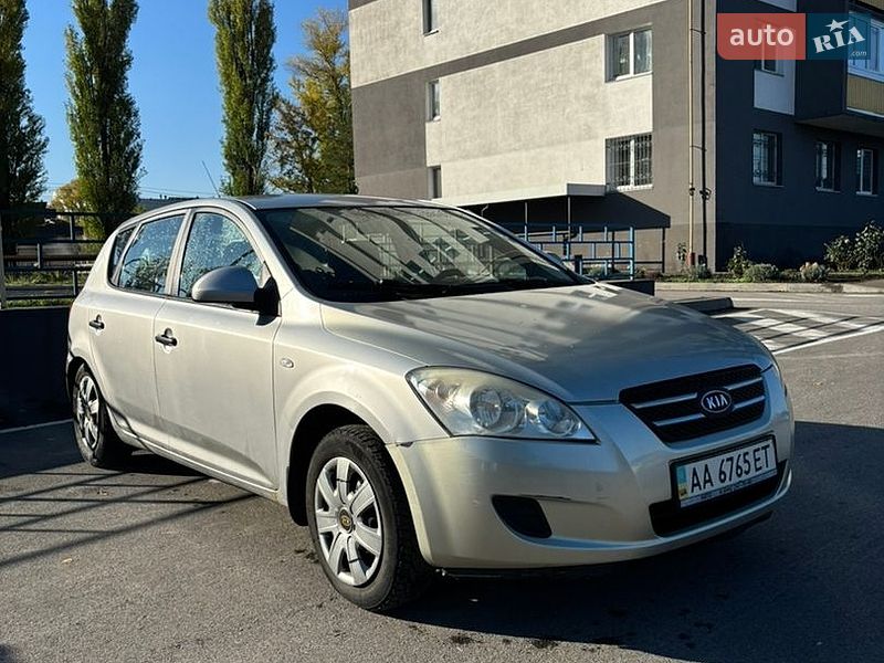 Хэтчбек Kia Ceed 2008 в Киеве