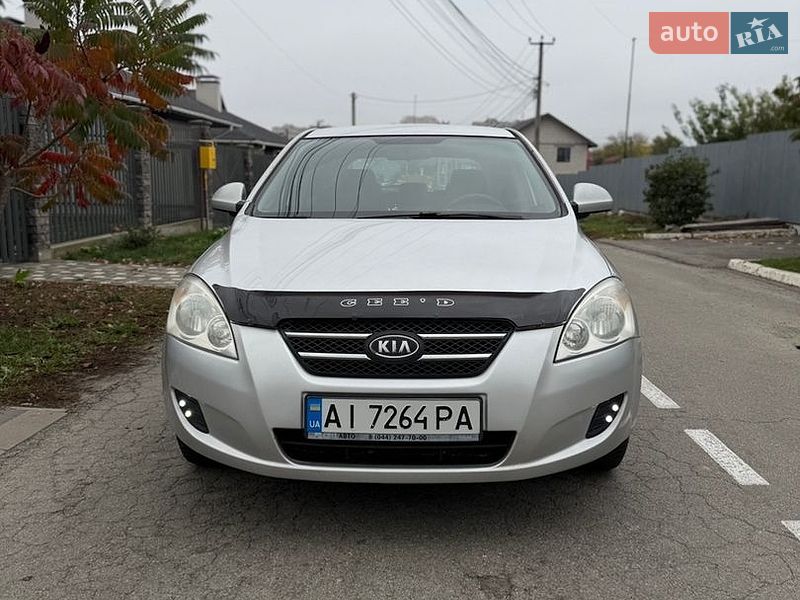 Хэтчбек Kia Ceed 2008 в Киеве