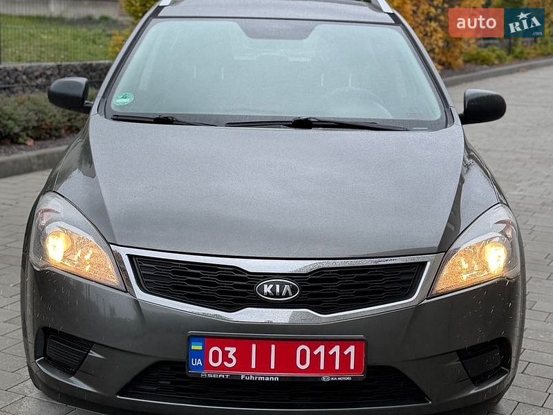 Универсал Kia Ceed 2010 в Луцке