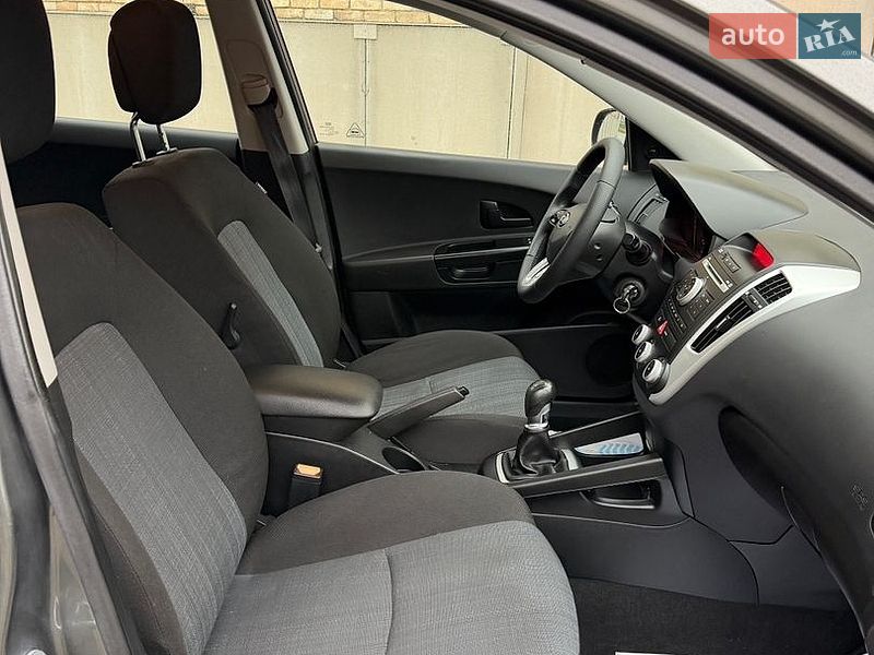 Универсал Kia Ceed 2010 в Луцке