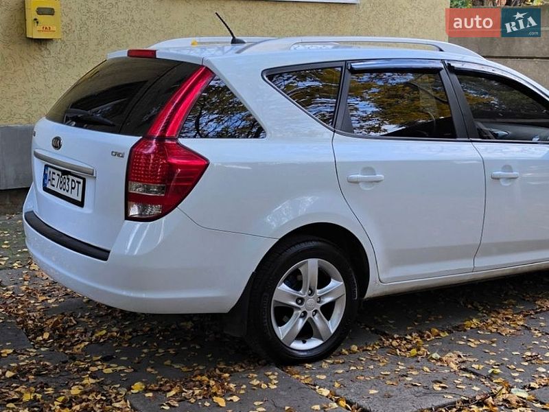 Універсал Kia Ceed 2011 в Дніпрі