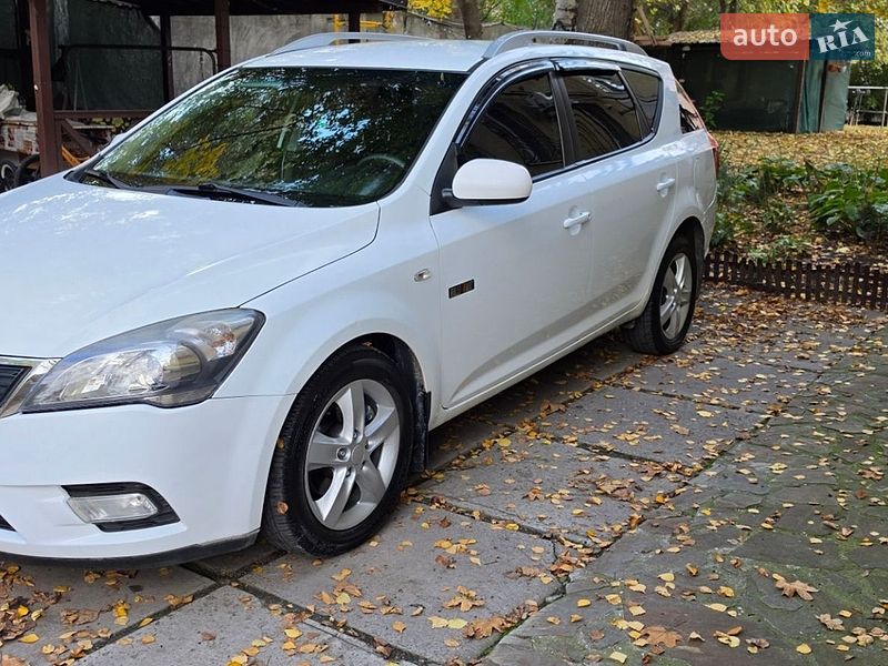 Універсал Kia Ceed 2011 в Дніпрі