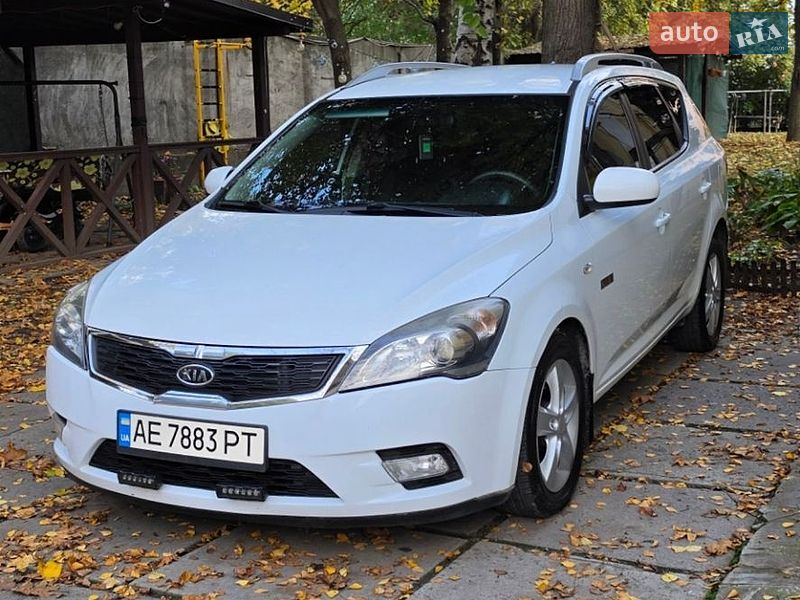Універсал Kia Ceed 2011 в Дніпрі