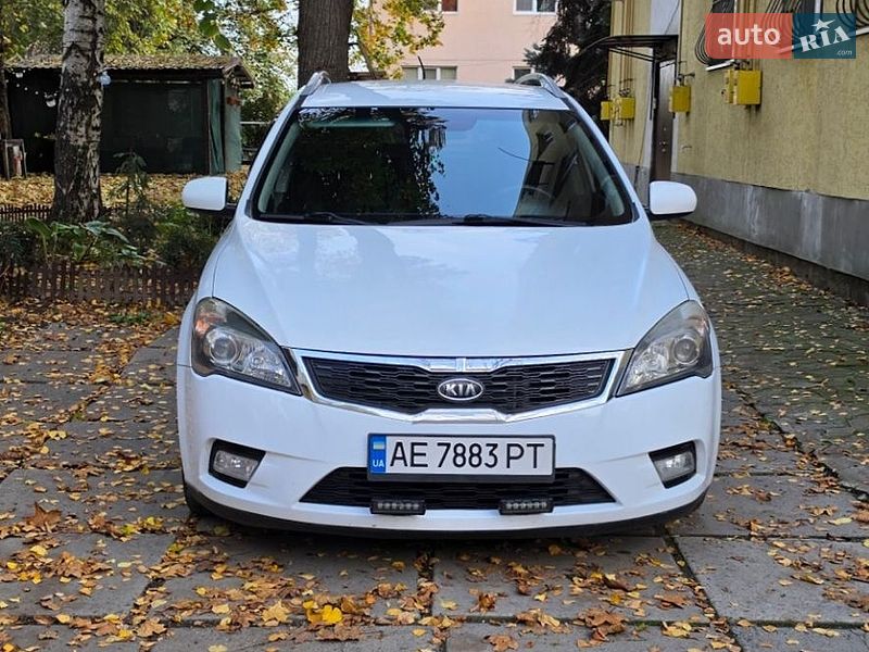 Універсал Kia Ceed 2011 в Дніпрі