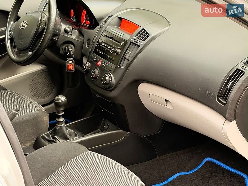 Універсал Kia Ceed 2008 в Рівному