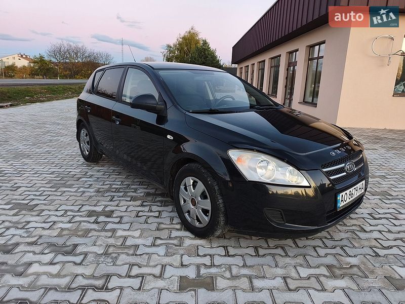 Хэтчбек Kia Ceed 2008 в Ужгороде
