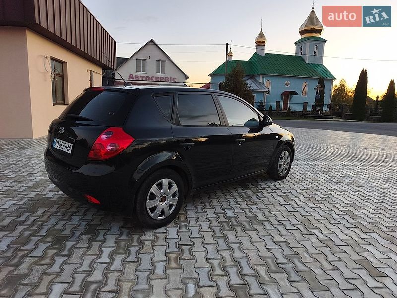 Хэтчбек Kia Ceed 2008 в Ужгороде