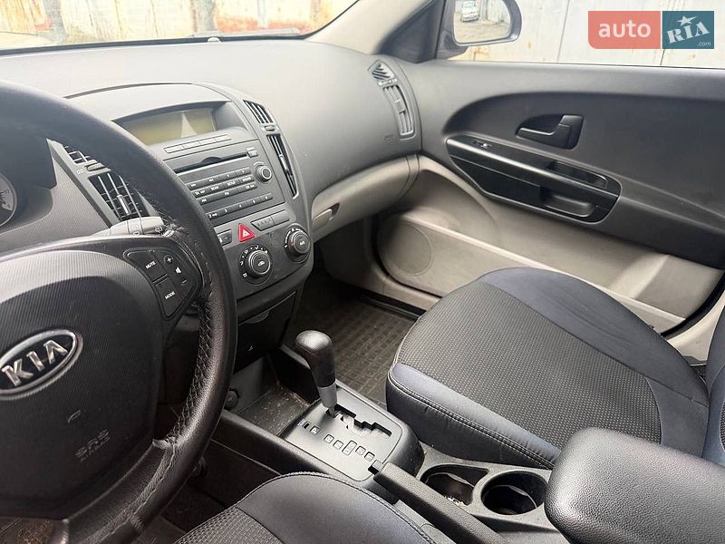 Хэтчбек Kia Ceed 2008 в Киеве