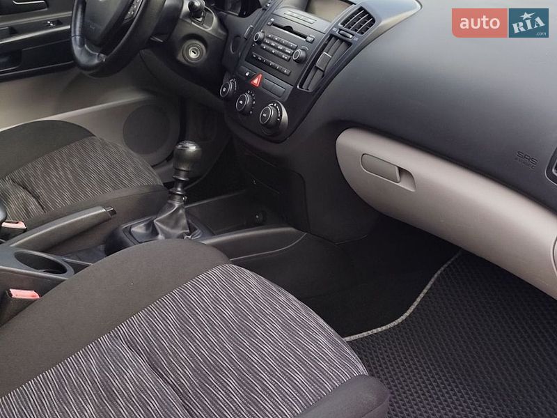 Хэтчбек Kia Ceed 2008 в Чернигове