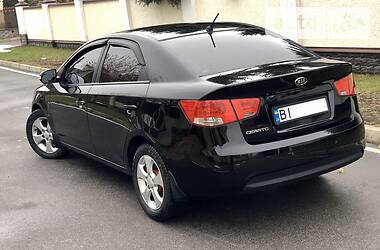 Седан Kia Cerato 2010 в Полтаве