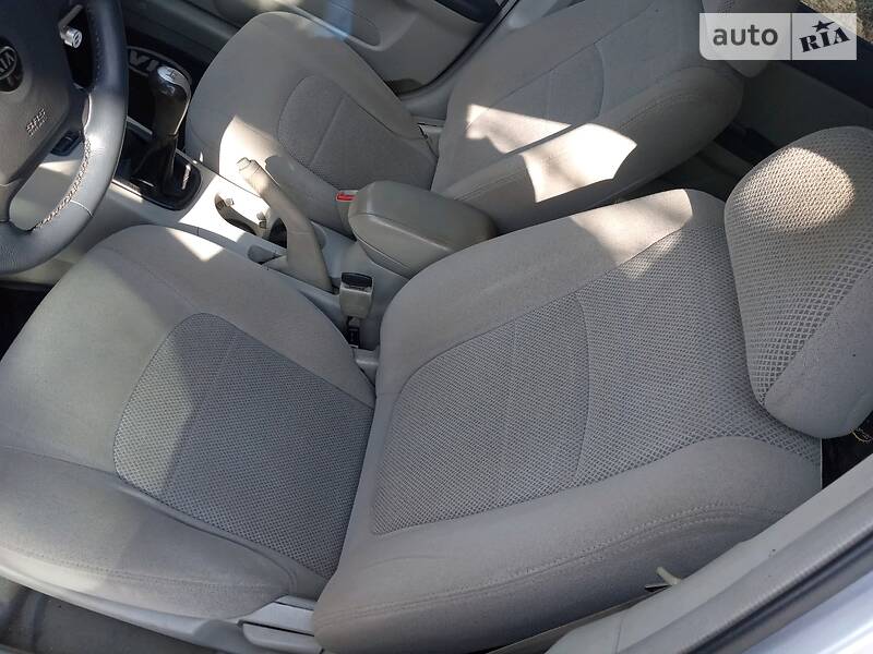 Седан Kia Cerato 2006 в Запоріжжі