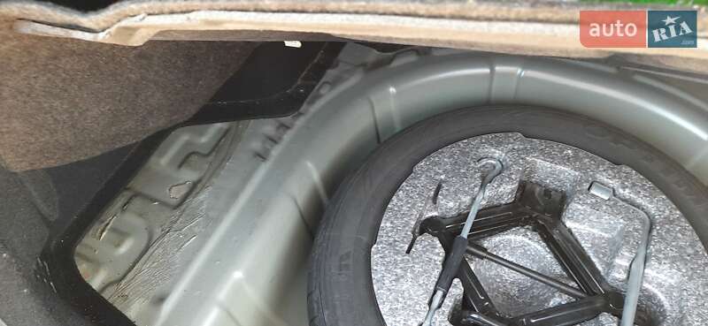 Седан Kia Cerato 2005 в Ужгороде