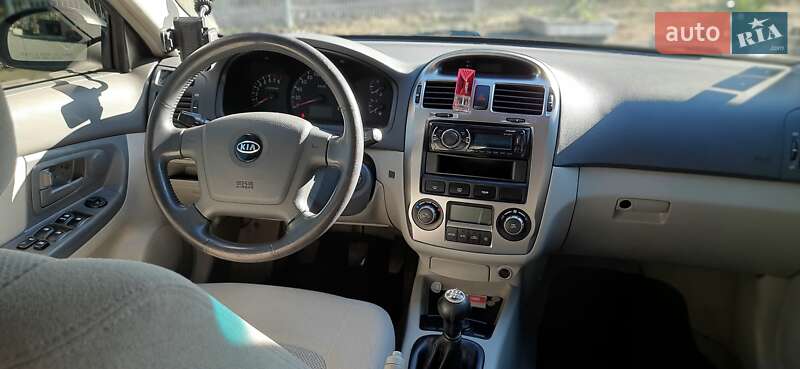 Седан Kia Cerato 2005 в Ужгороде