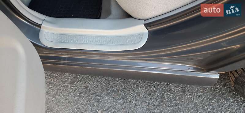 Седан Kia Cerato 2005 в Ужгороде