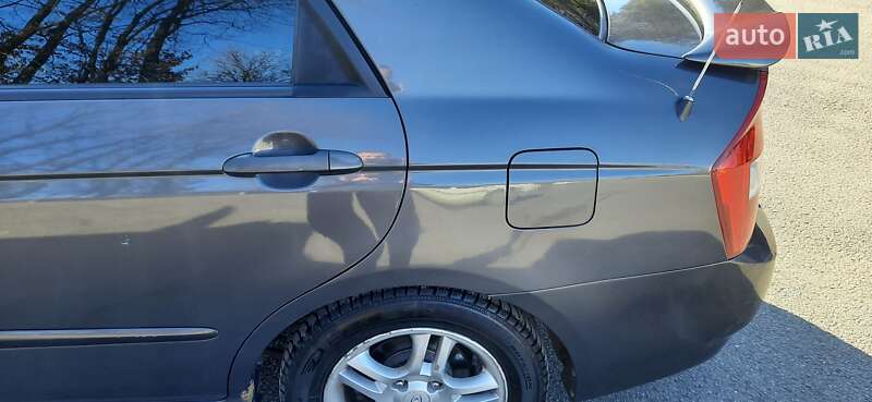 Седан Kia Cerato 2005 в Ужгороде