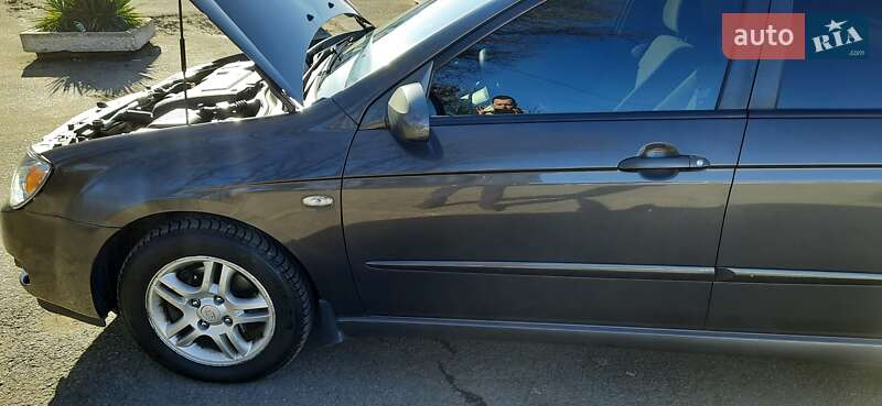 Седан Kia Cerato 2005 в Ужгороде